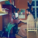 1978: Mogens spiller klaver